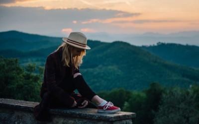 À cette personne qui se sent sur le point d’abandonner, de tout quitter, reste, continue d’essayer.