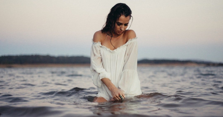 Un jour, tu vas la voir tenir la main d’un autre. D’un gars qui a pris ta chance