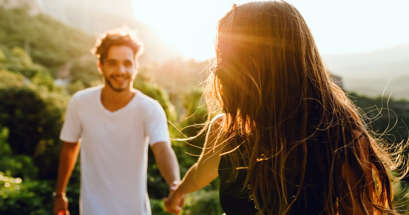 La Chevalerie n&#039;est pas Morte : 9 Gestes Quotidiens qui Font Fondre les Cœurs