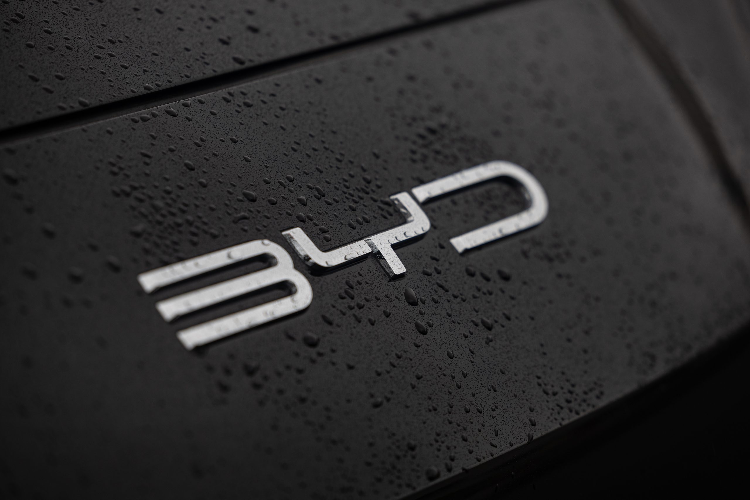 BYD détrône Tesla et devient le roi mondial de la voiture électrique en 2025 !