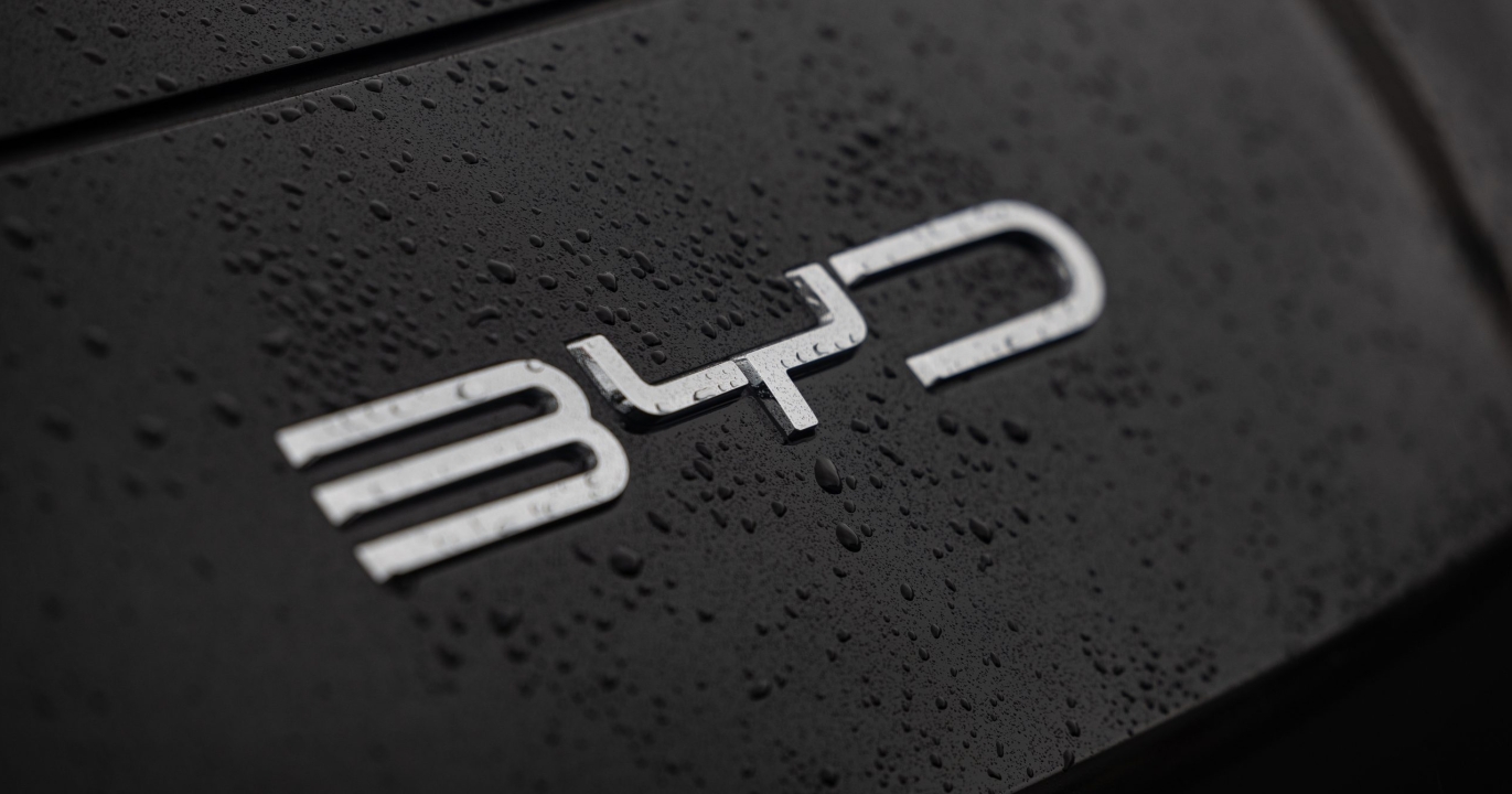 BYD détrône Tesla et devient le roi mondial de la voiture électrique en 2025 !