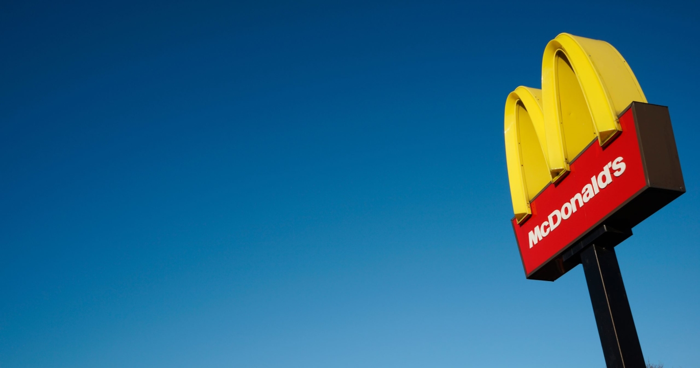 Pourquoi le logo de McDonald’s est rouge et jaune ? Une explication fascinante