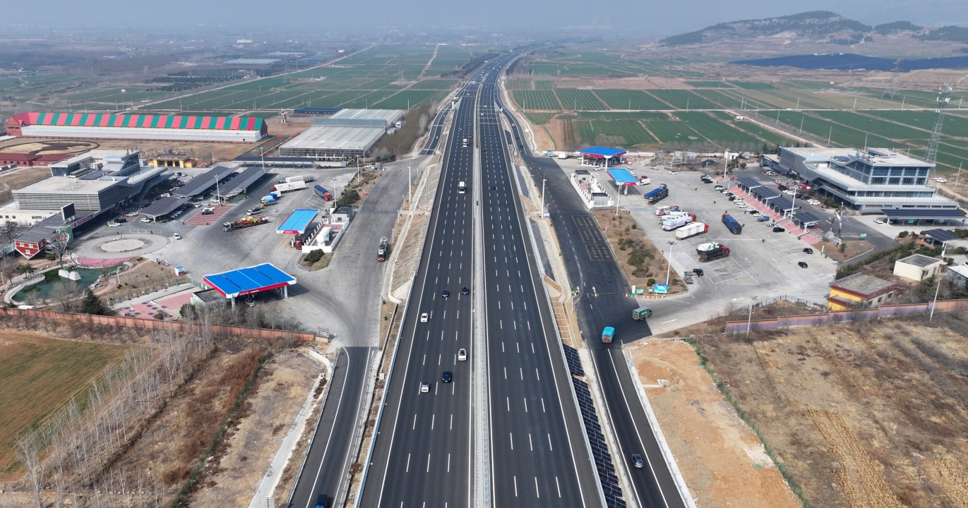 La Chine Innove avec ses Autoroutes à Énergie Solaire : Vers une Infrastructure Durable