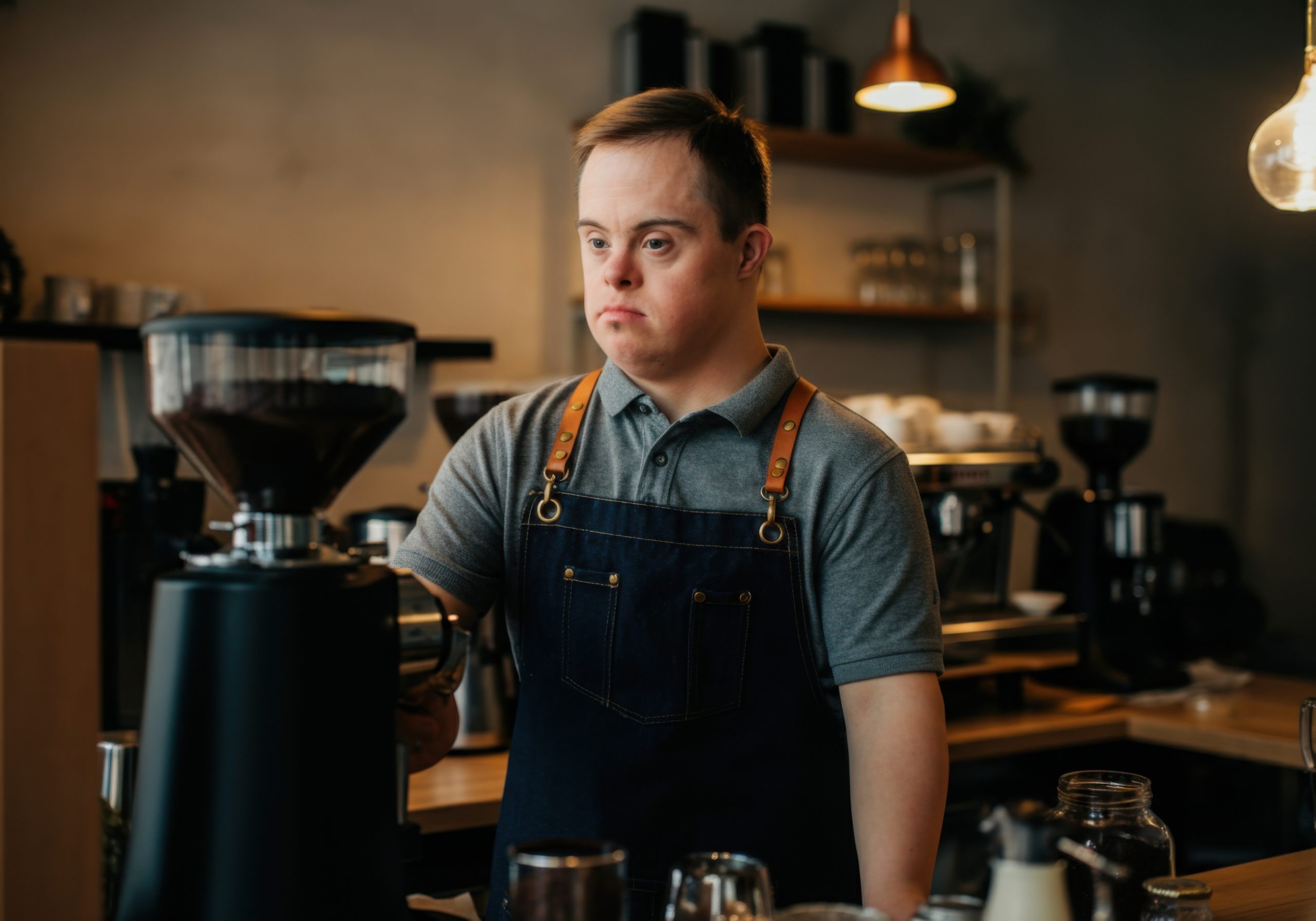 Un nouveau café à Dubaï fait sensation : du bon café, des sourires et une mission d’inclusion unique