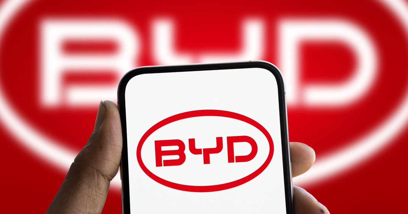 BYD pulvérise tous les records : recharger une voiture électrique en 5 minutes, c’est désormais possible !