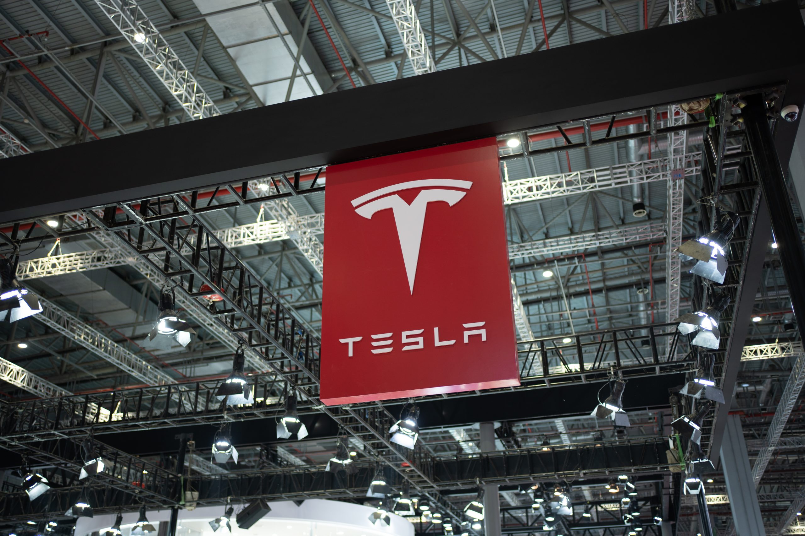 Le démenti officiel : Tesla tente de rassurer… mais le doute subsiste