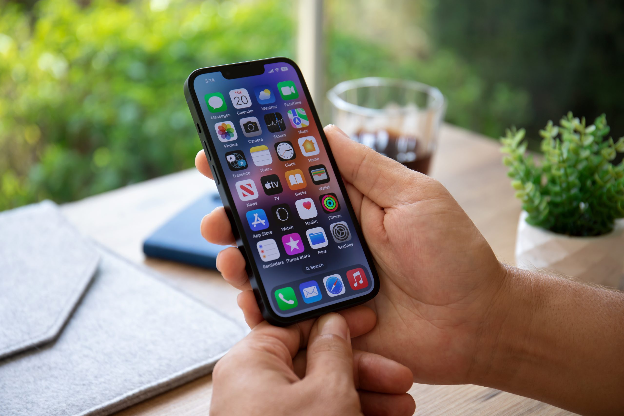 Trump impose 25% de taxes sur les iphones fabriqués en inde : l’iphone pourrait coûter 3500 dollars