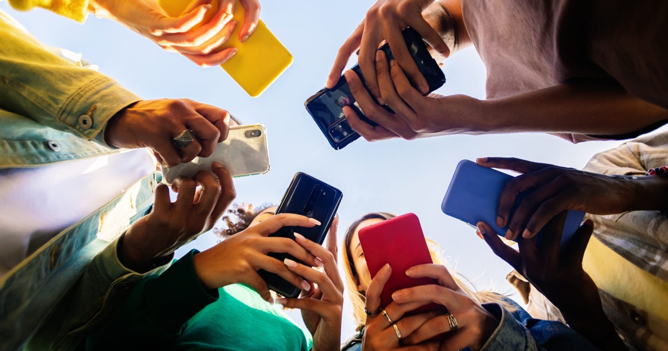 Interdiction des Cellulaires à l’École : Pourquoi les Étudiants Montent au Front