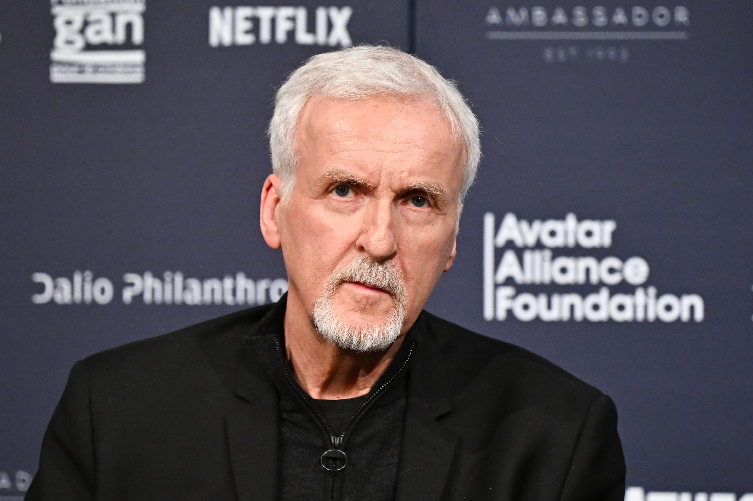 L’ia pourrait avoir déjà conquis le monde selon james cameron : une révolution silencieuse en marche