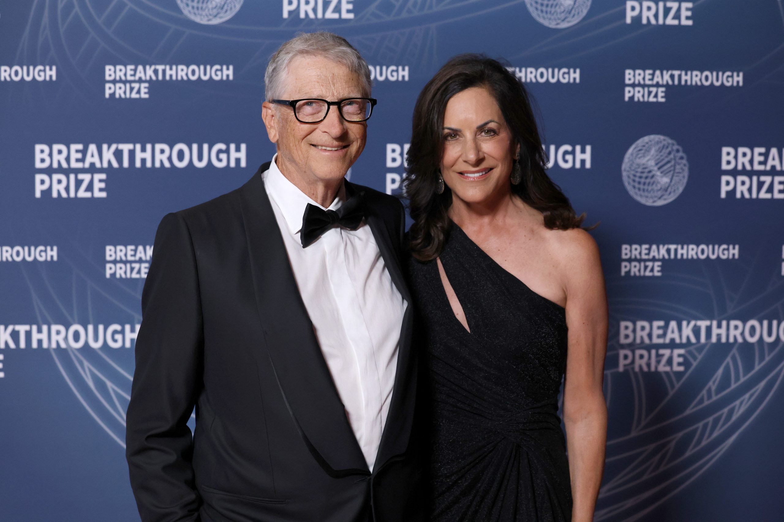 Bill Gates choque le monde : Il donne sa fortune et critique Elon Musk !