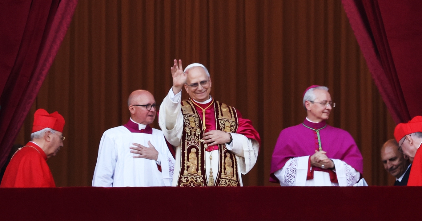 Le pape Léon XIV affole la Toile avec son diplôme universitaire totalement inattendu !