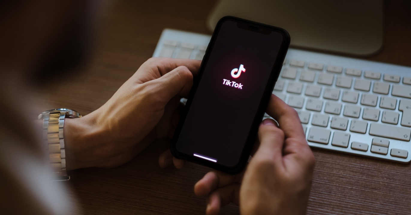 TikTok sur le fil : Trump impose un ultimatum, la vente américaine suspendue à Pékin