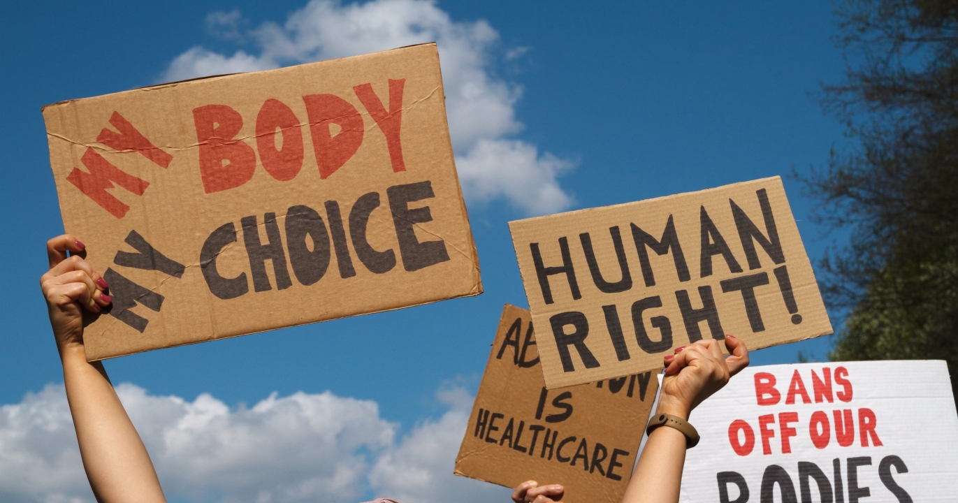 Les députés britanniques votent pour la dépénalisation de l’avortement : une révolution historique au Royaume-Uni