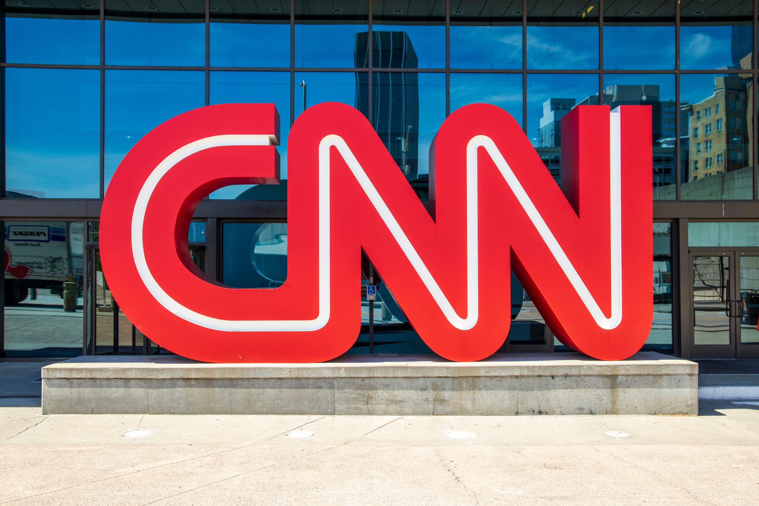 Trump exige la tête d’une journaliste, CNN riposte et défend la journaliste de la plus belle façons !