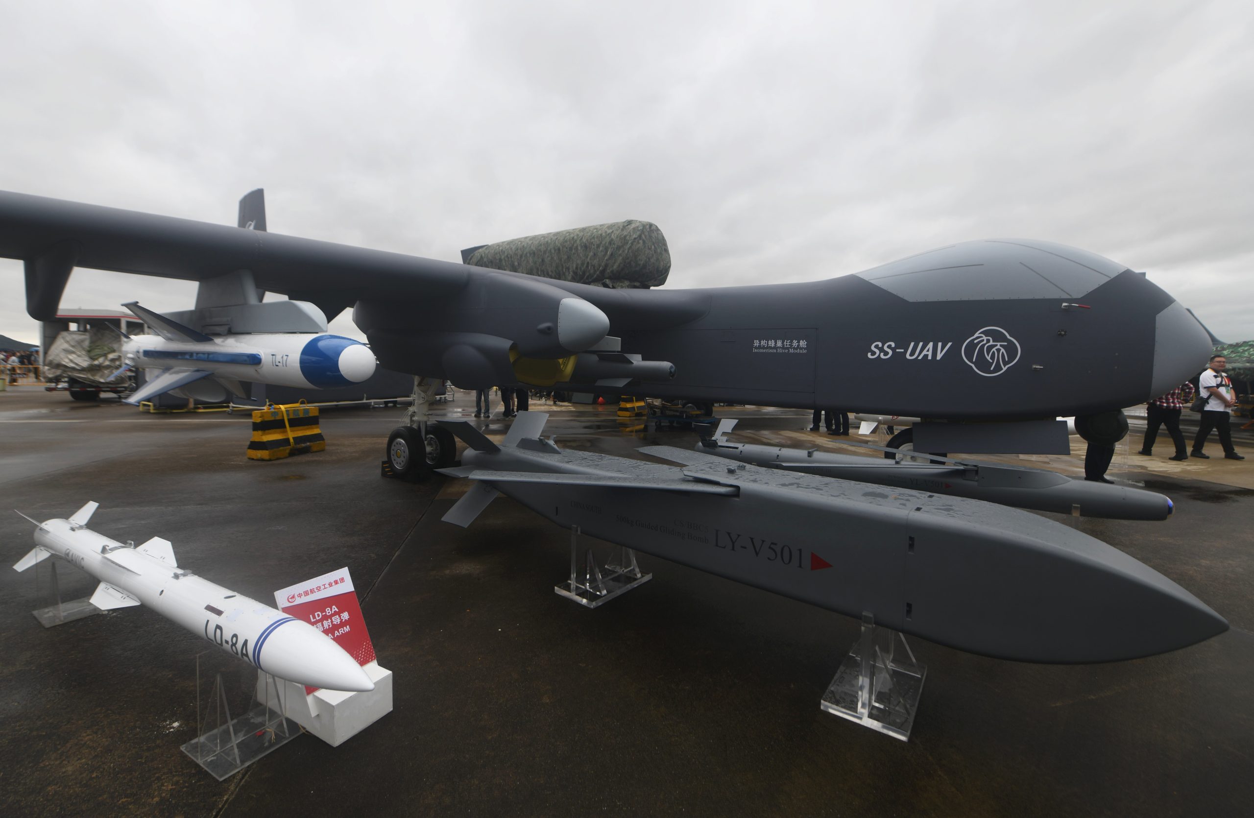 Comme un porte-avions volant : la Chine lance le plus grand porte-drones au monde