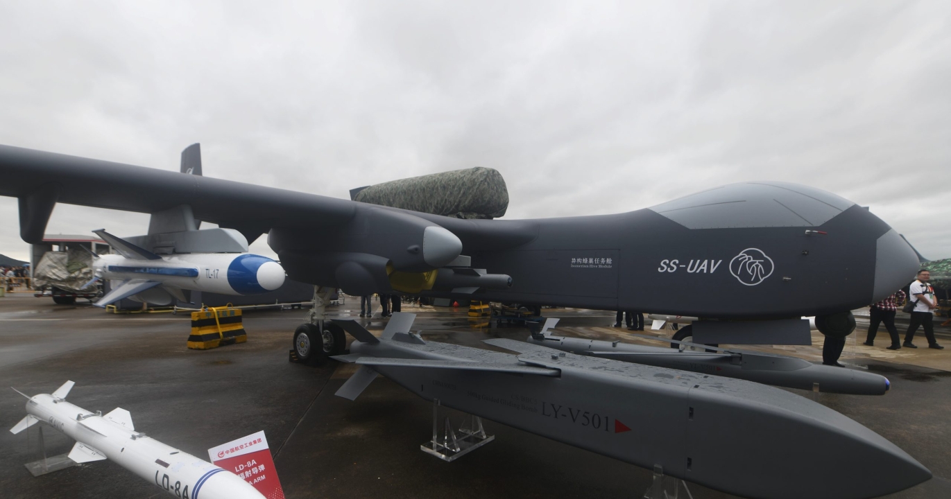 Comme un porte-avions volant : la Chine lance le plus grand porte-drones au monde