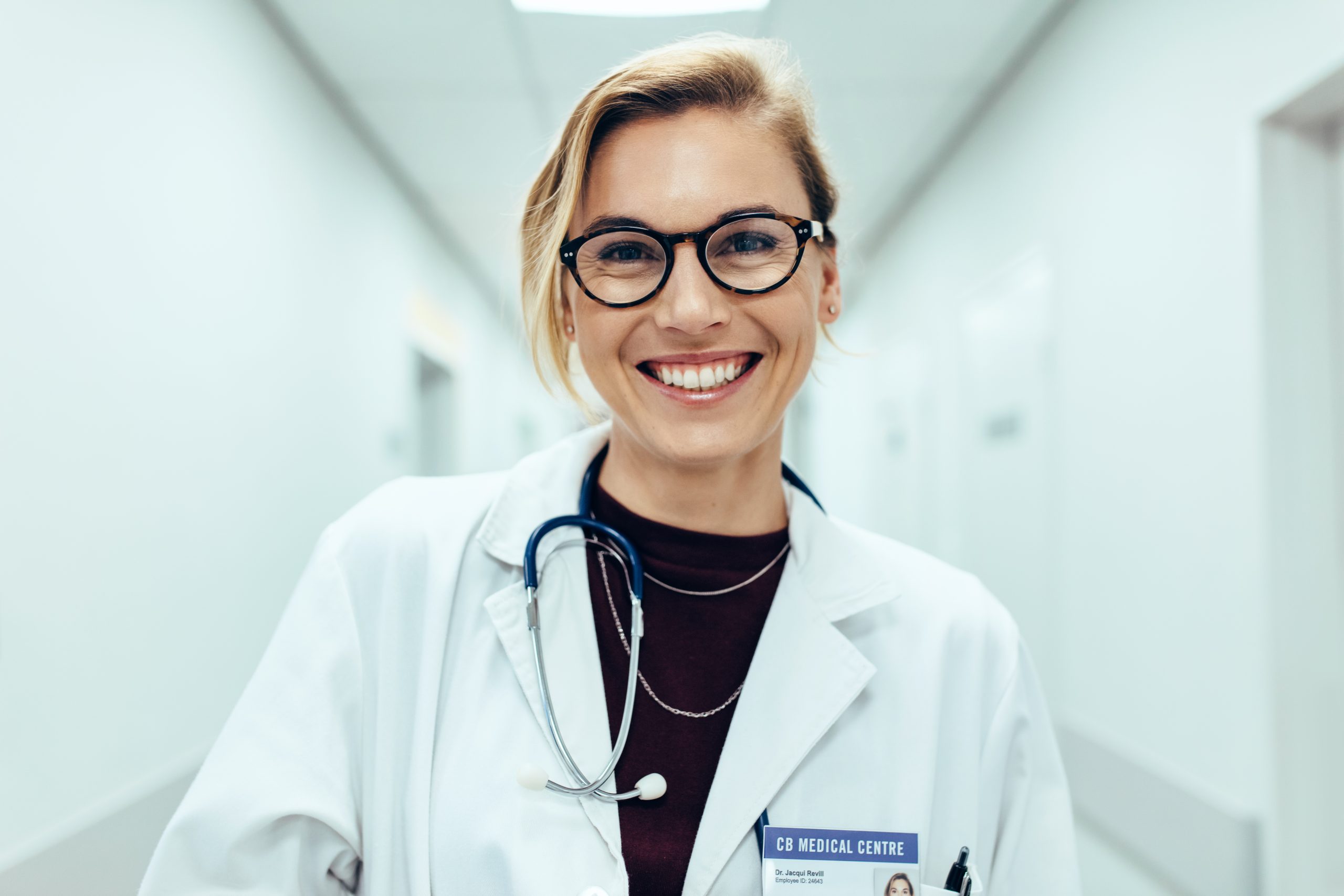 Le nombre de femmes médecins dépasse celui des hommes pour la première fois en France