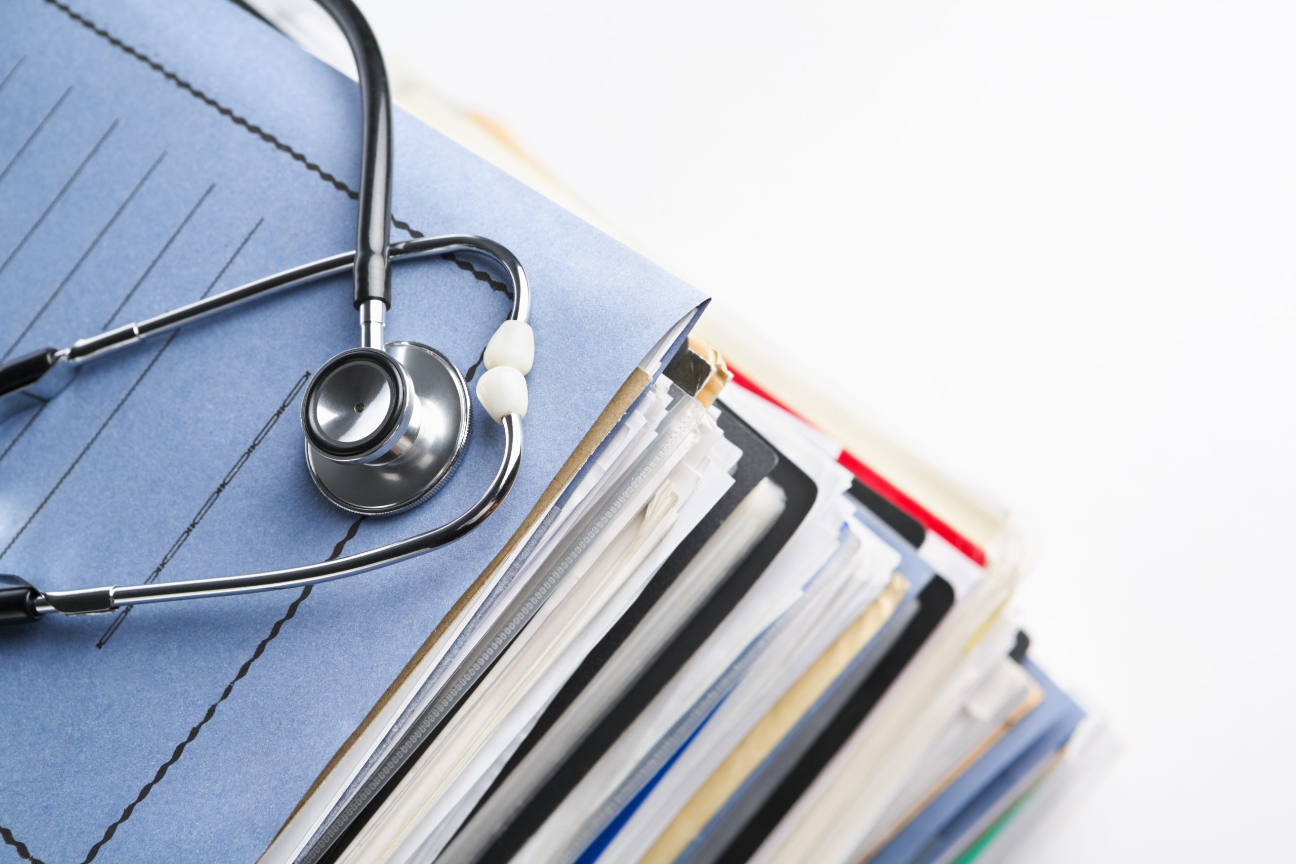Les enjeux de la transmission des données médicales à l’immigration