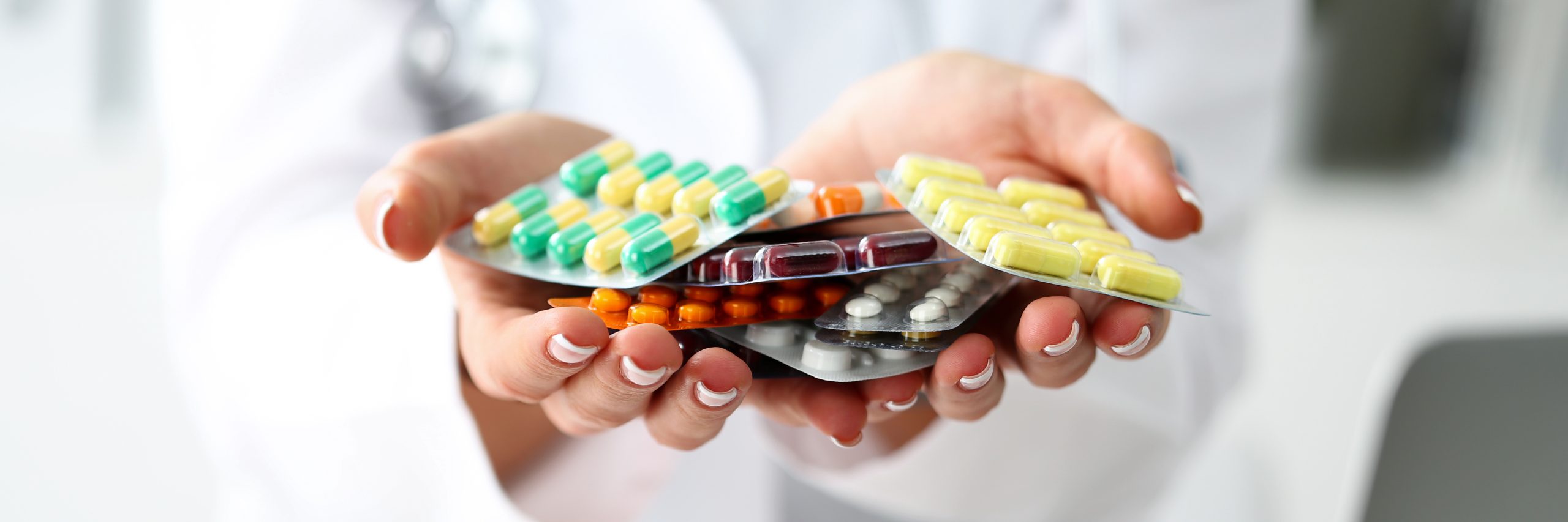 Mise au ban des laboratoires américains : tempête ou théâtre d’ombres ?