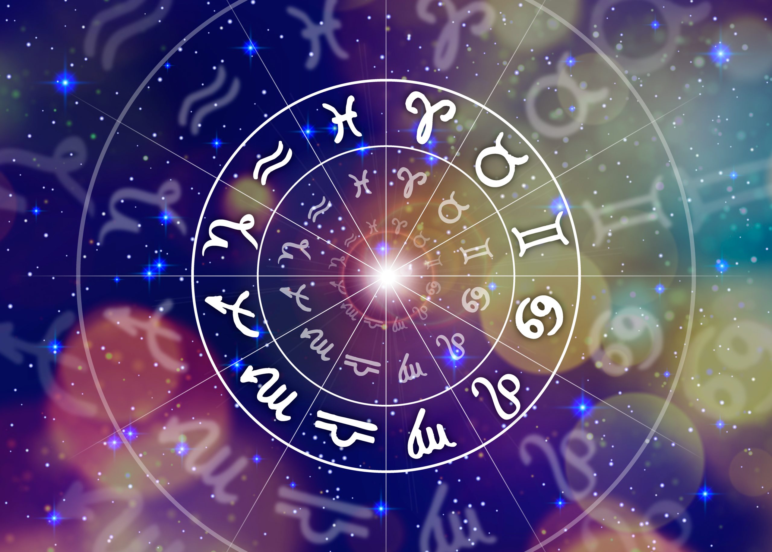 Les 12 Signes du Zodiaque et leur Horoscope en Amour du mois d’Août 2025
