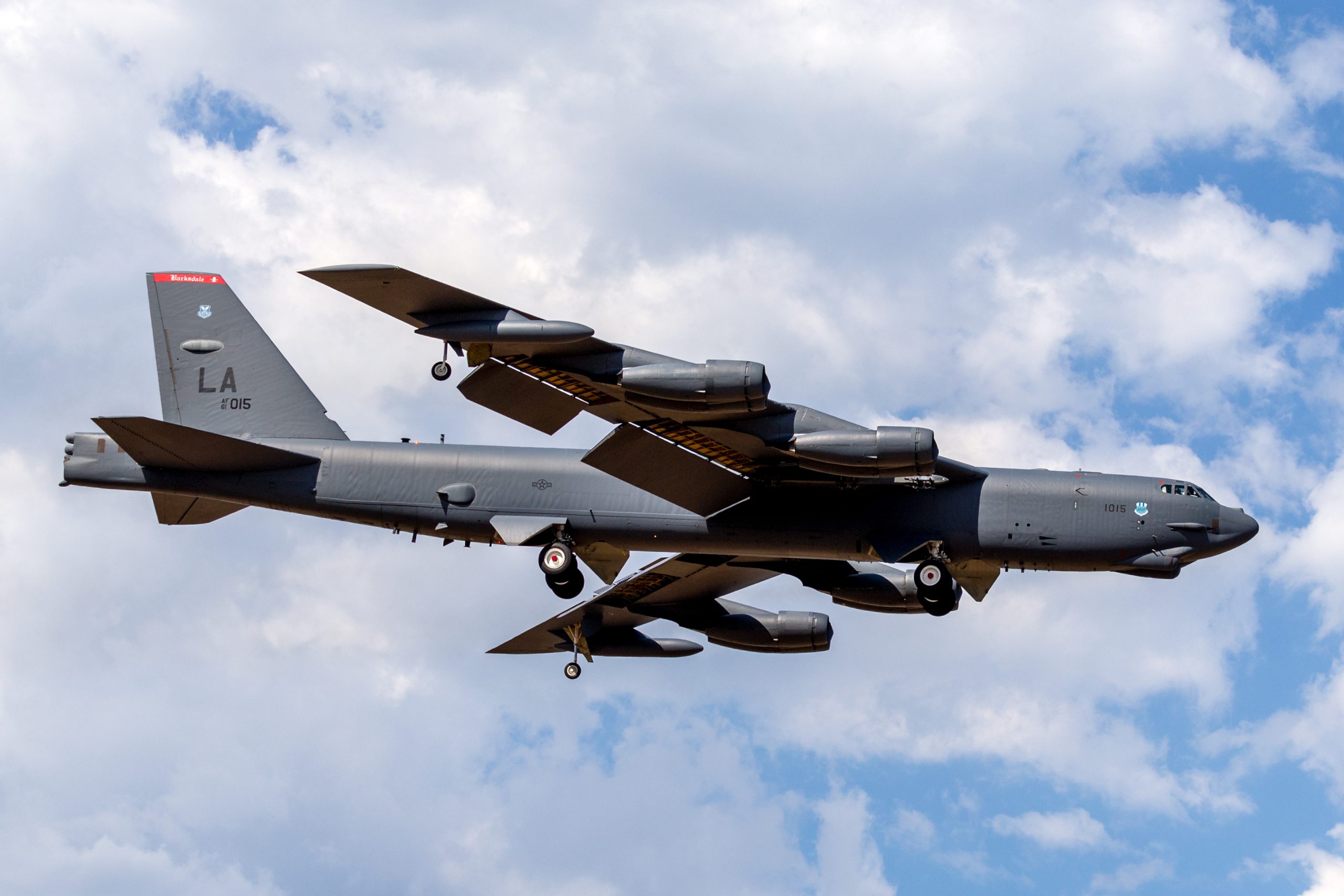 Collision évitée de justesse : quand l’ombre d’un B-52 menace le trafic aérien américain