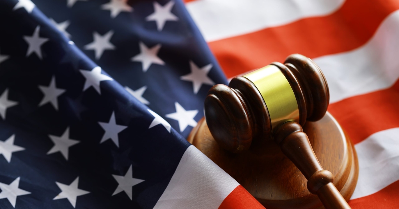 Le choc judiciaire de l’été : la justice américaine face au tsunami des droits de douane signés Trump