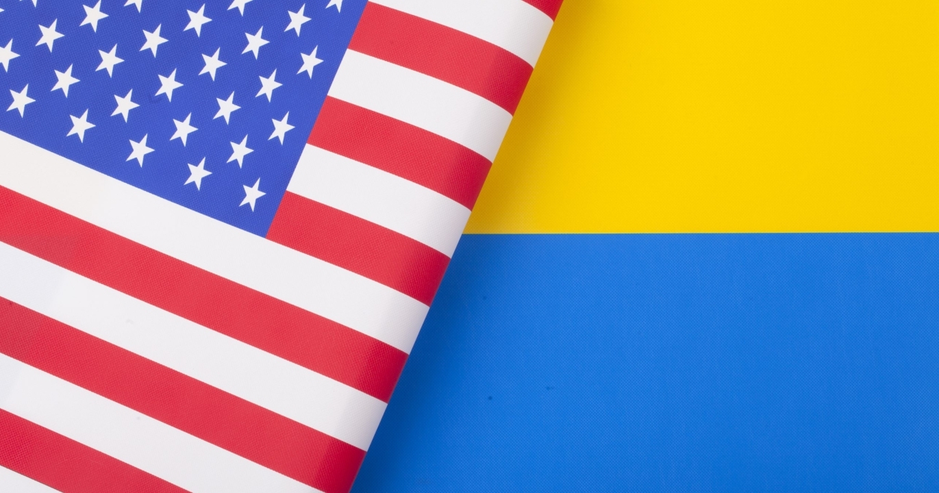 Zelensky offre à Trump un club de golf d’un vétéran ukrainien pendant que Poutine fait cadeau d’une moto à un citoyen de l’Alaska :