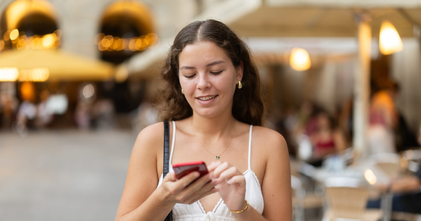 Communiquer dans l’ombre : bitchat, la messagerie qui défie Internet et tous ses monstres