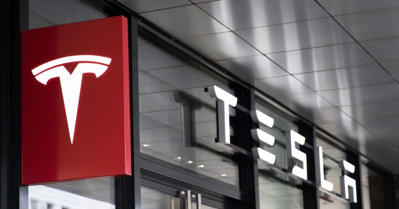 Elon Musk, l’homme aux milliards, captif de Tesla : la grande loterie d’un génie piégé ?