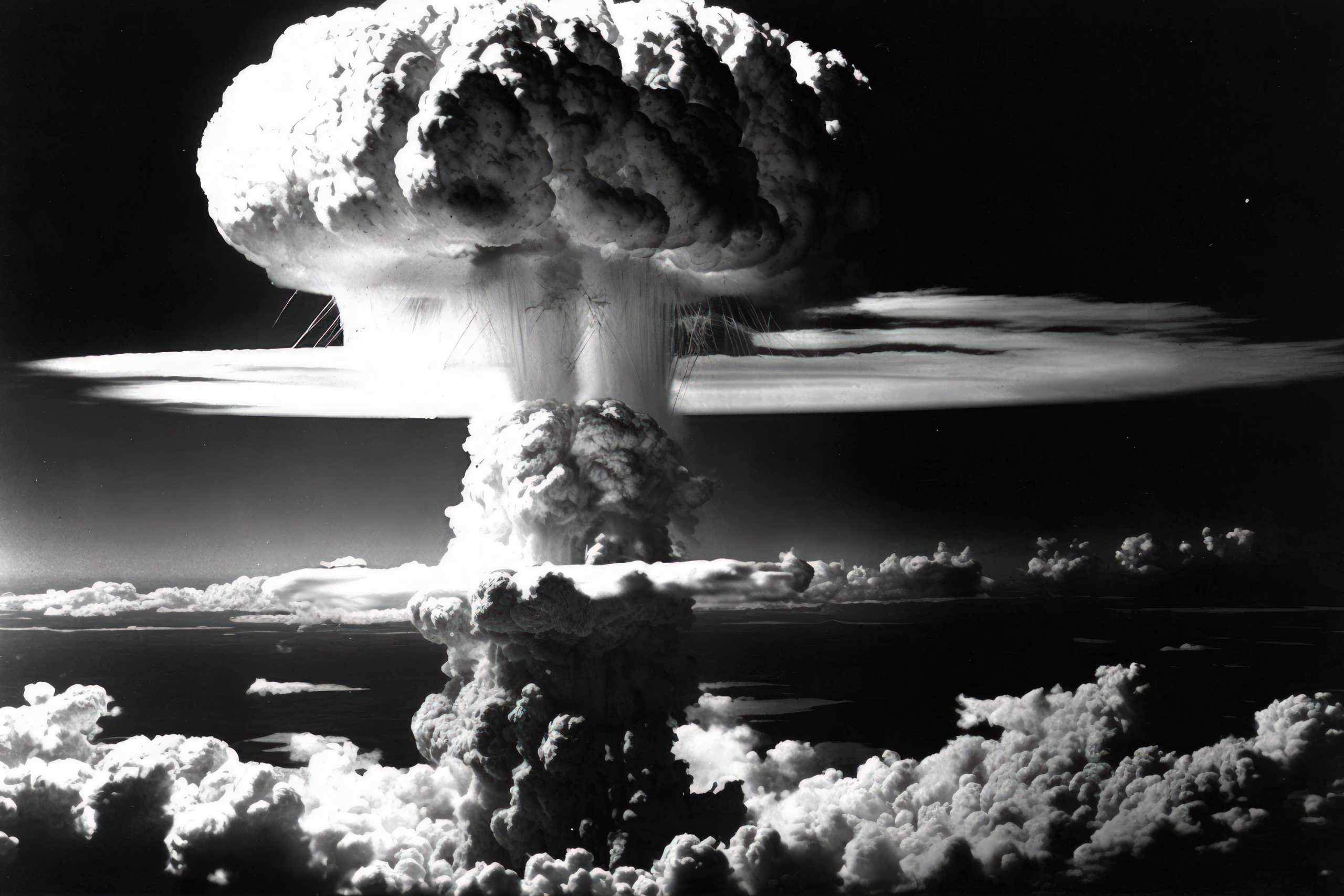 Hiroshima, 80 ans, le 6 août : la minute de silence ébranle le monde, mémoire sous cendres et peur de l’avenir