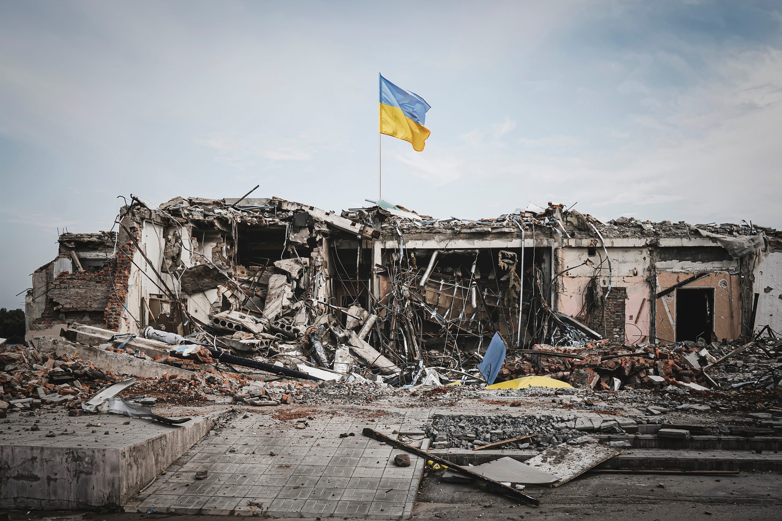 L’Alaska fait oublier les tombes : quand la diplomatie piétine la mémoire des sacrifiés russes et ukrainiens