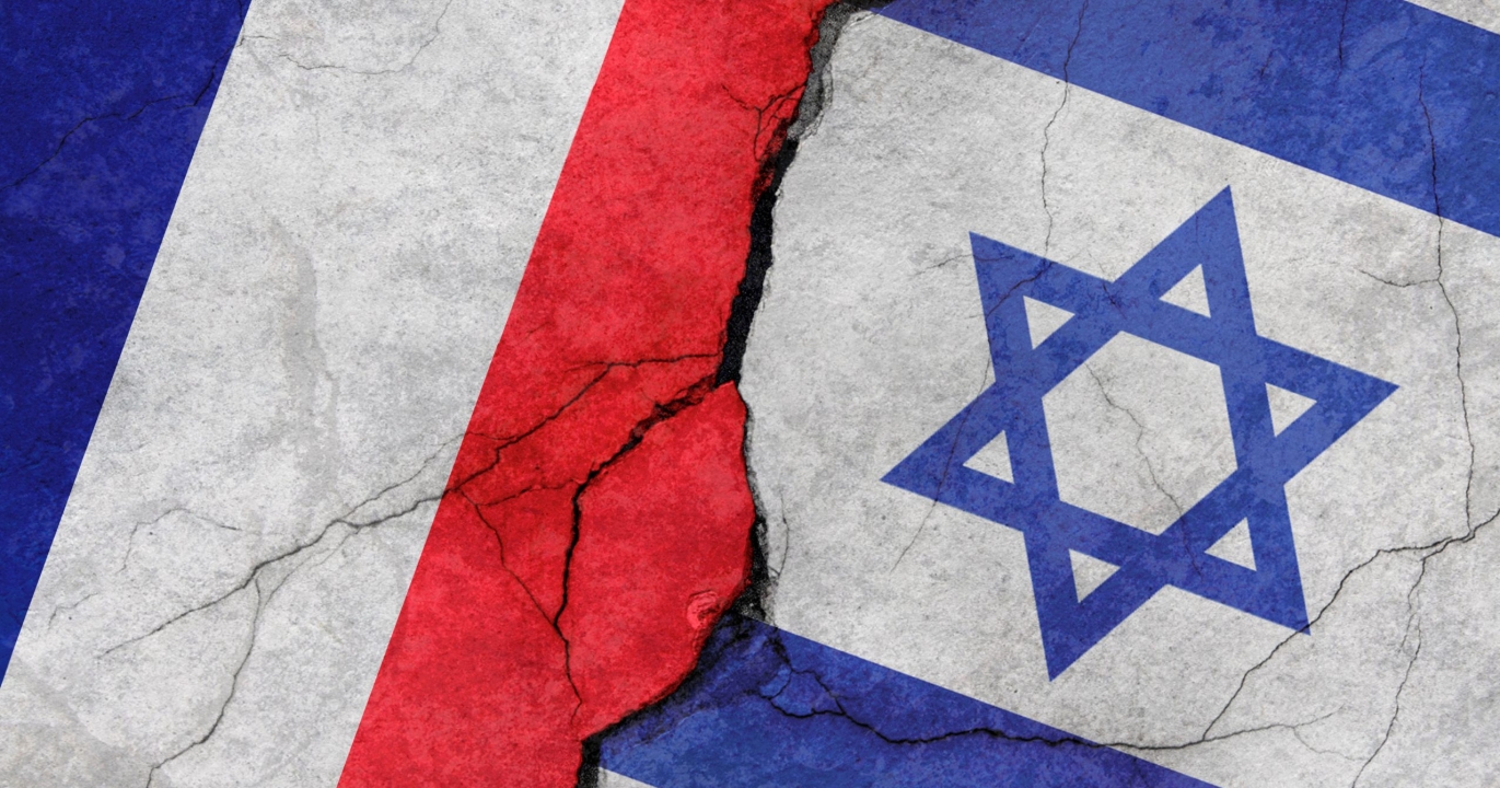 Netanyahu déchaîné contre Macron : « Il attise le feu de l’antisémitisme », une accusation explosive qui secoue la diplomatie