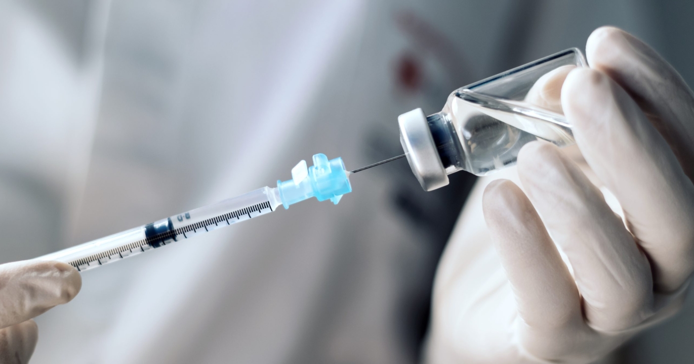 Une percée contre le cancer sans laboratoire : un tir d’ARNm transforme les cellules immunitaires en tueurs de cancer