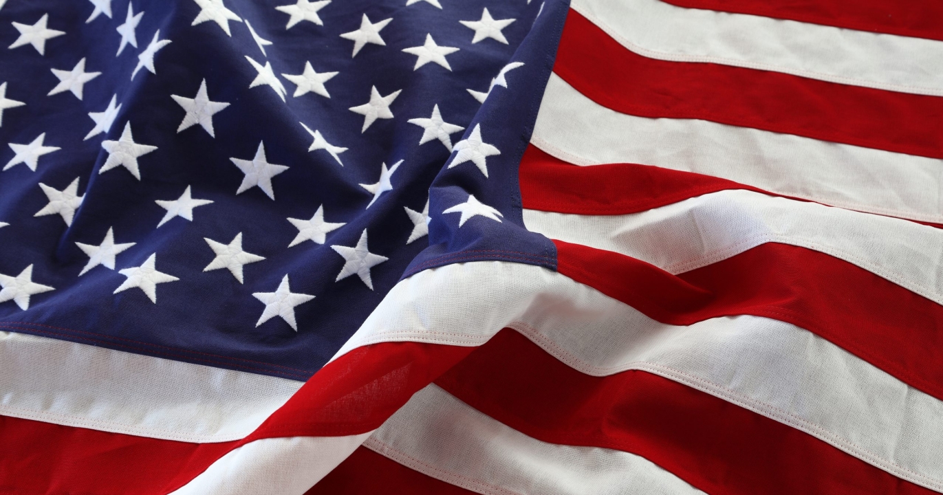 Trump criminalise la brûlure du drapeau américain : arrestation immédiate pour une Amérique sous tension