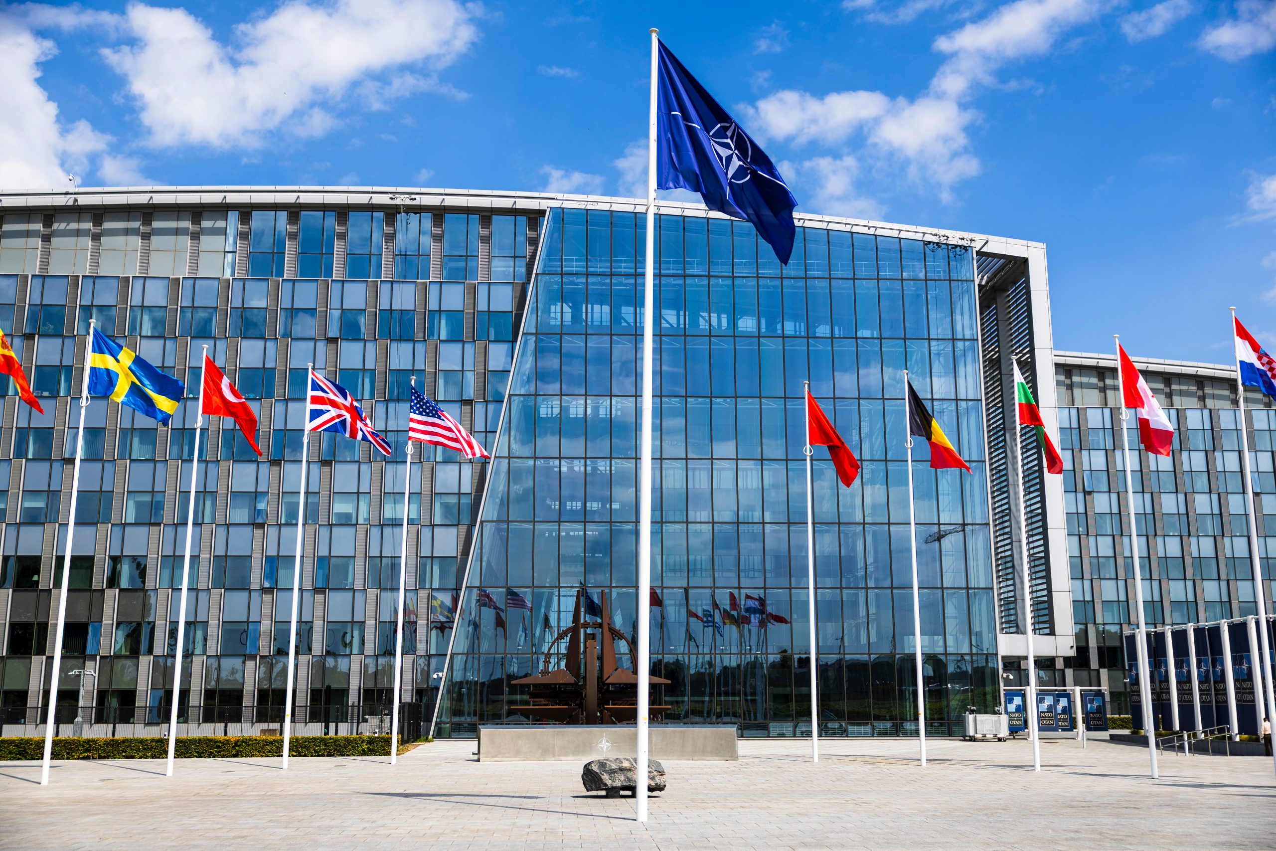 La réponse de l'OTAN: Eastern Sentry lancé, Article 4 invoqué, mais zéro changement réel