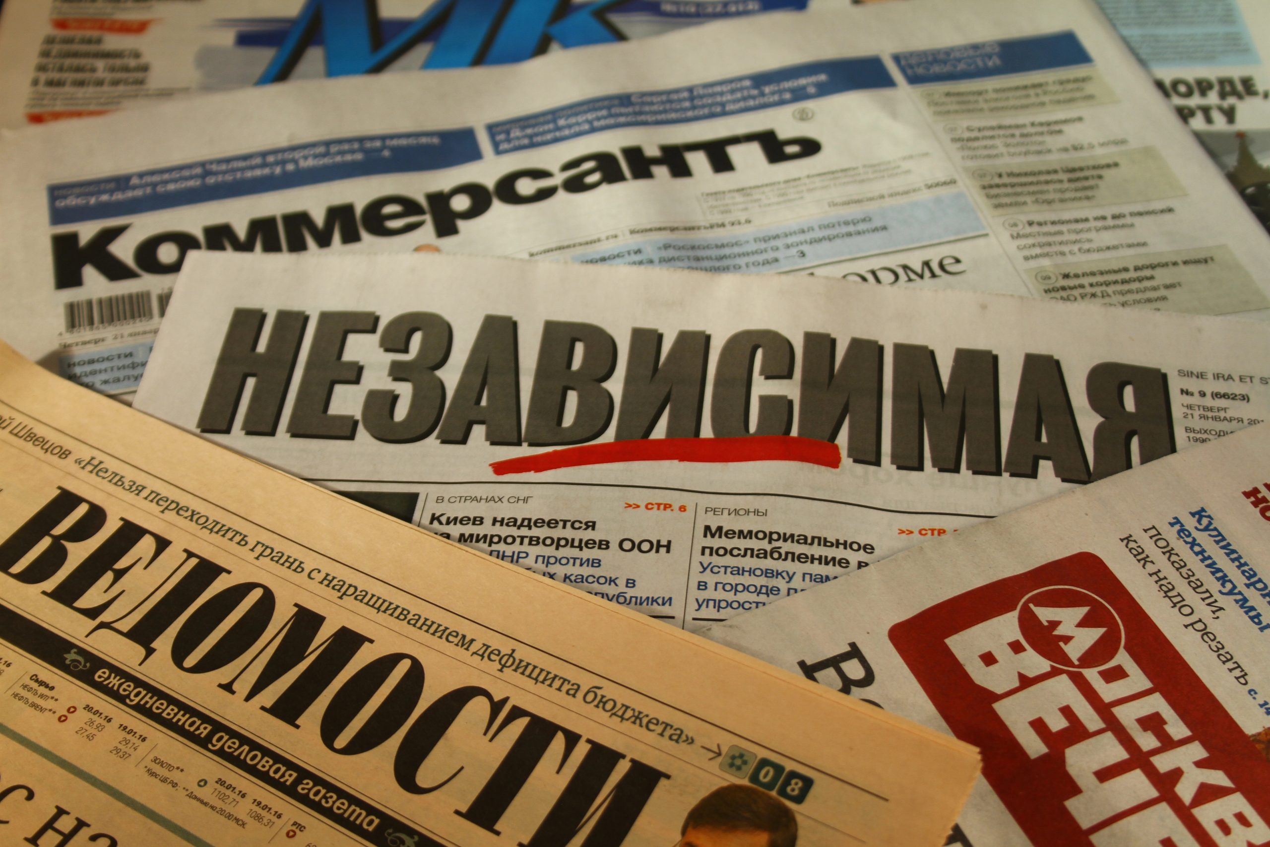 Accros aux subventions: comment fonctionne le modèle financier des médias russophones en exil